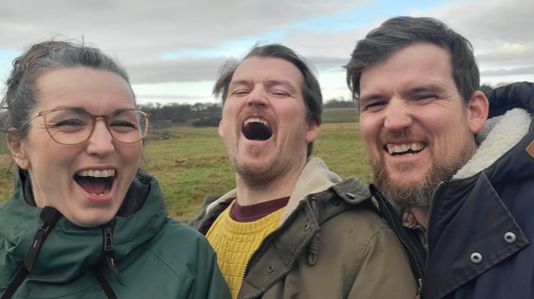 Befriendende latterøvelser som du kun oplever i et latterkursus