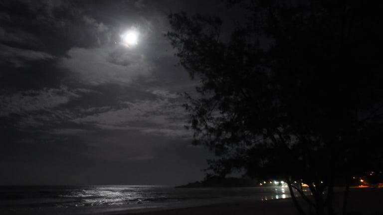moon rise over tofo beach, Praia do tofo, Mozambique