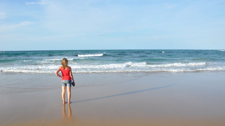 Tracey Billington at tofo Beach, Praia do Tofo, Mozambique