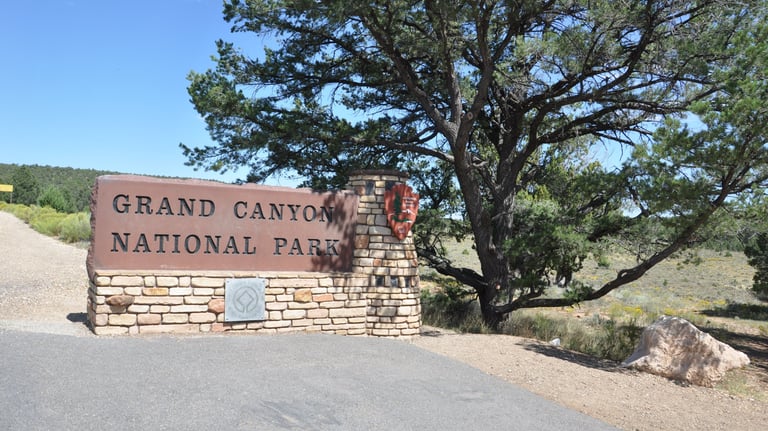a sign that says grand canyon national park