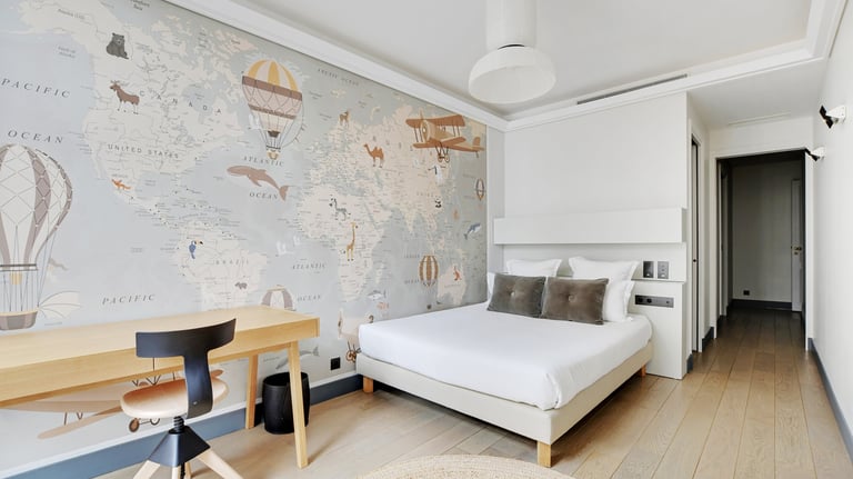 Porthos Suite at Villa Bastille – queen room with bathtub and desk