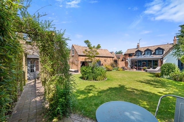 Well maintained garden. Professionally mowed lawn. Professionally designed planting scheme.