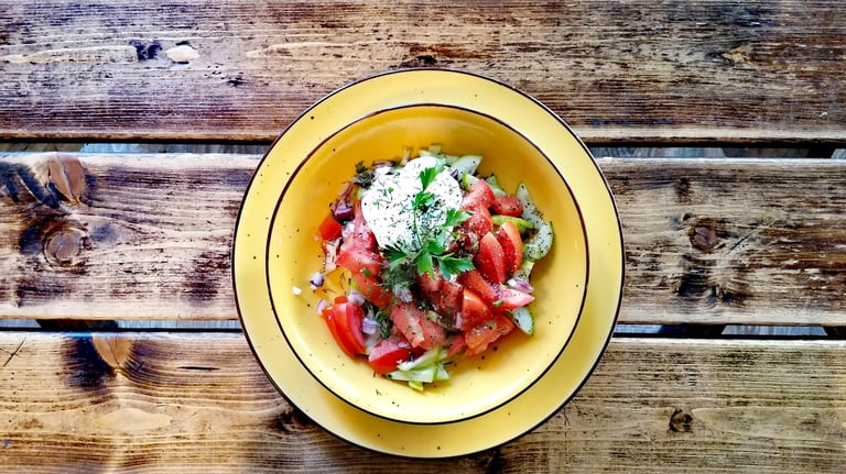 tomato cucumber salad Snekutis