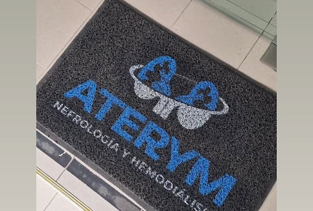felpudo personalizado con logo consultorio medico aterym