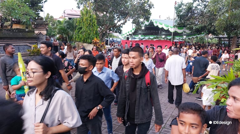 Umat memasuki paroki tuka Rabu Abu 2024