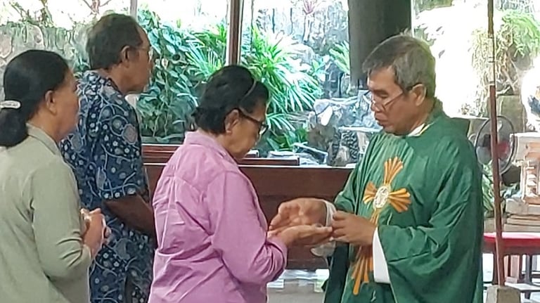 Penerimaan Komuni Kudus di acara ulang tahun SIMONA I