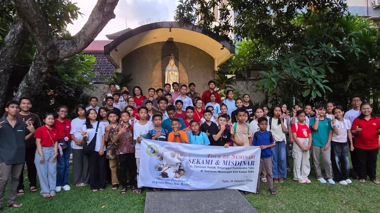 Kunjungan ke Seminari Tuka