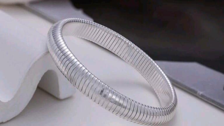 a silver bracelet bracelet with a silver bracelet