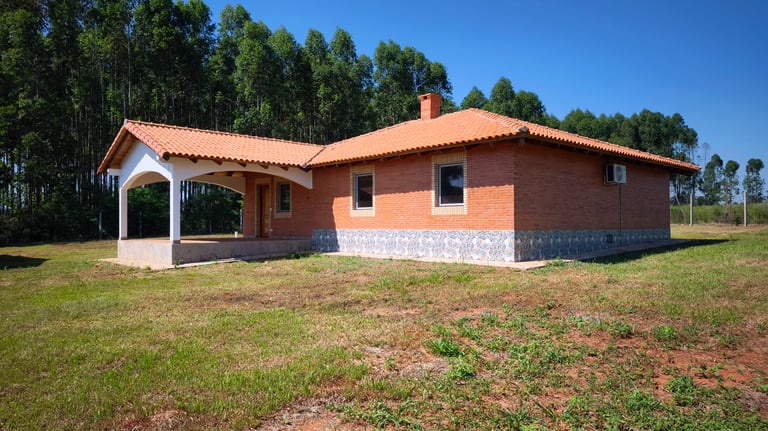 Solides Wohnhaus auf 3000 m² Grundstück in Independencia zum Verkauf 