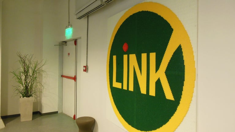 a wall with a link link link link link link link link lin.   CorpoRASTI Regalos emprk link link link
