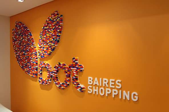 a wall mounted sign that says babies shop. CorpoRASTI Regalos empresarios