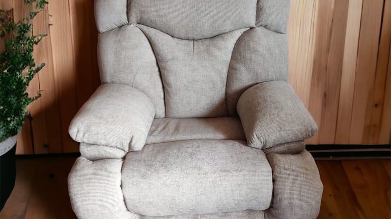 Sillón reclinable con sistema de masajes y mecedora