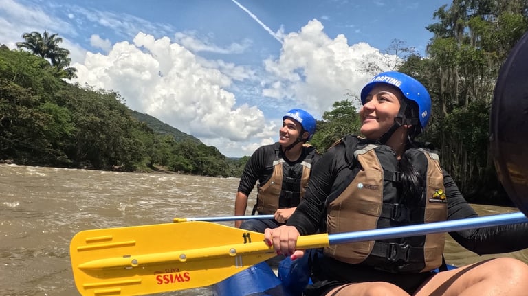 deportes ecxtremos en pareja rafting 