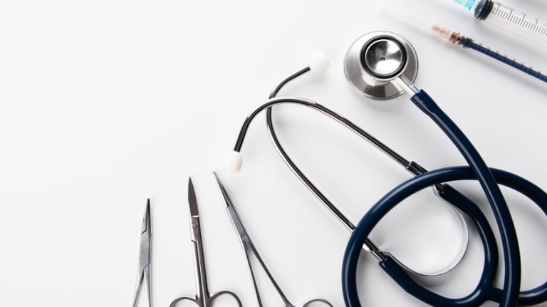 Klinik Medcare  dan Poliklinik Desaru Dr.Abdullah mempunyai servis pembedahan minor