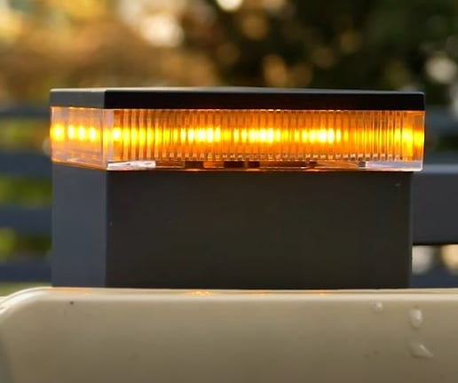 „Signalinė LED lempa su integruotu imtuvu – tinka visų tipų vartų automatikai