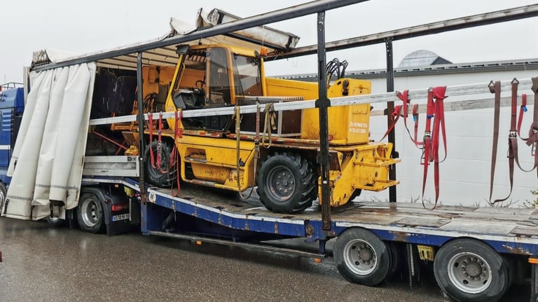 Transport Kran mit Tieflader