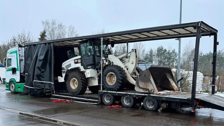 Baumaschinentransport mit Tieflader
