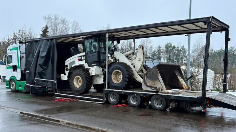 Baumaschinentransport mit Tieflader