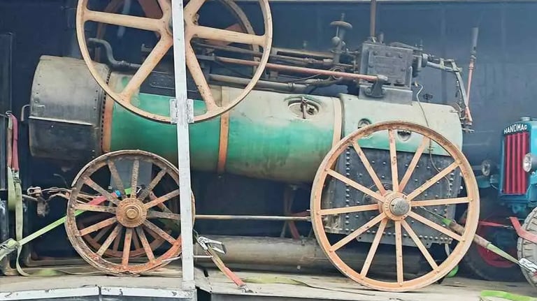 Transport einer alten Dampfmaschine