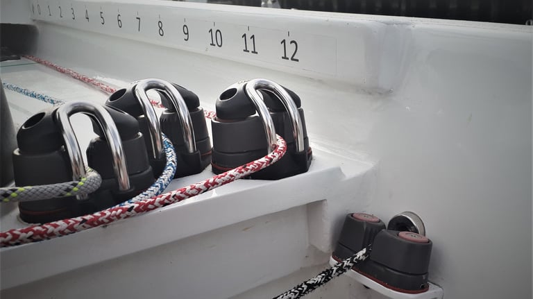 ergonomics and decklayout with ropes and clamcleats on a sailyacht