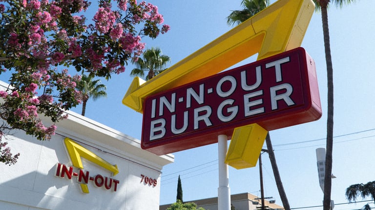 Devanture du Fast Food "In-n-out Burger"