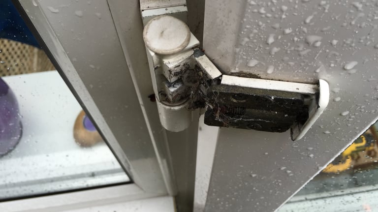 Picture of a broken upvc door hinge