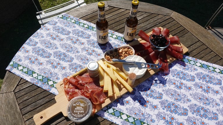 Planche apéritive Tiny House insolite Glamping Luberon Provenc