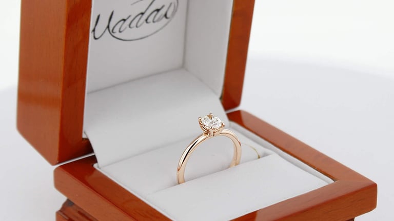 Anillo de Compromiso Oro Rosa Solitario corte Ovalo, Diamante GIA