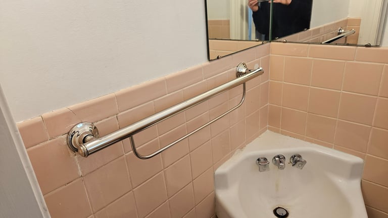 Huckabee Handyman Services, Bath grab bar after