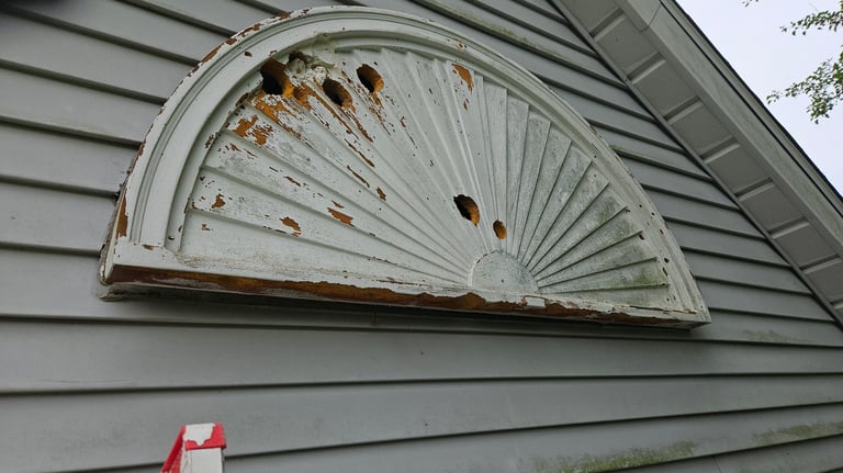 Huckabee Handyman Services, Siding pediment before