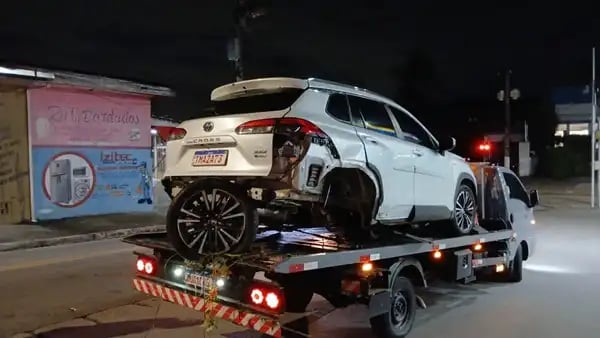 Carro batido sendo Guinchado de forma emergencial 24 horas em SP