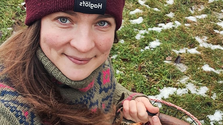 Paula Kohijoki puhumassa ekologisesta elämäntavasta ja omavaraisuudesta