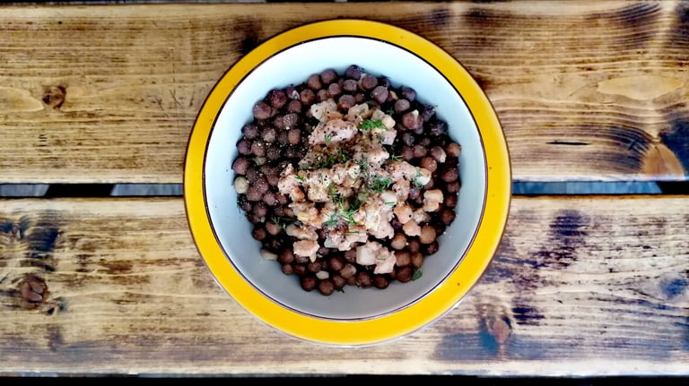 žirniai su spirgučiais Šnekutis