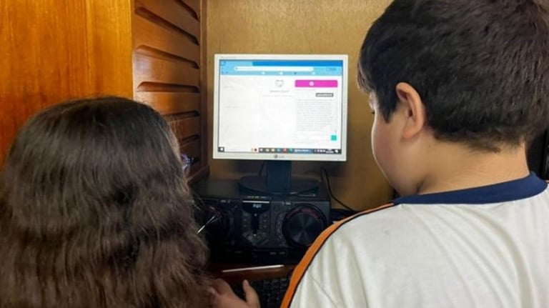 Alunos interagindo com a ferramenta