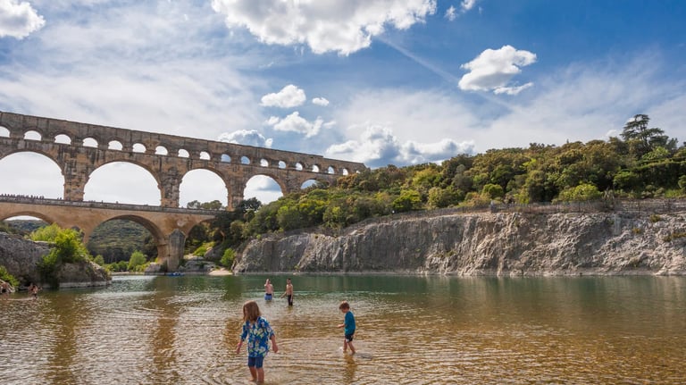 baignade aux pieds du pont du gard