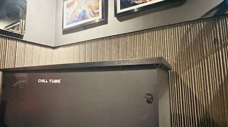 Modern chill tub for cold water immersion therapy and athletic recovery