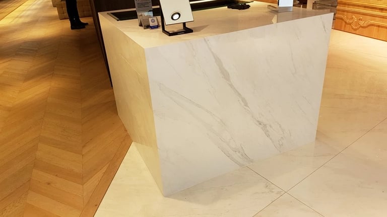 Comptoir d'accueil Bianco Carrara