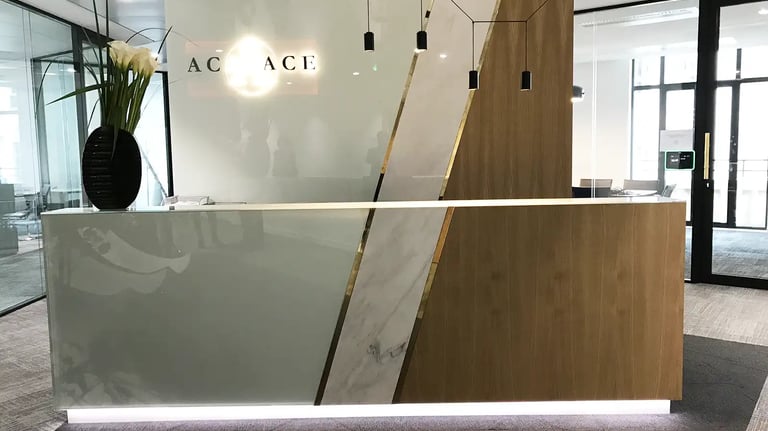 Comptoir accueil Bianco Carrara