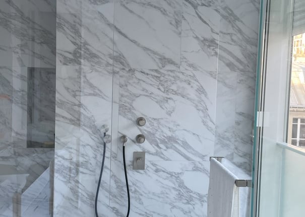 Renovation salle de douche Arabescato
