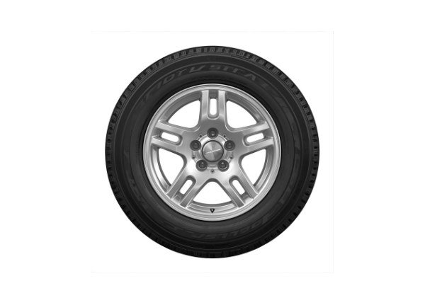 Tire installation service at Fast Tire Shop Los Angeles, mechanic mounting a new tire on a vehicle u