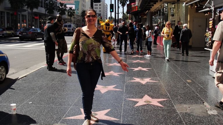 Calçada da Fama em Los Angeles com estrelas de cinema no chão