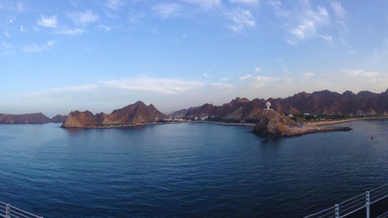 foto do navio chegando a muscat