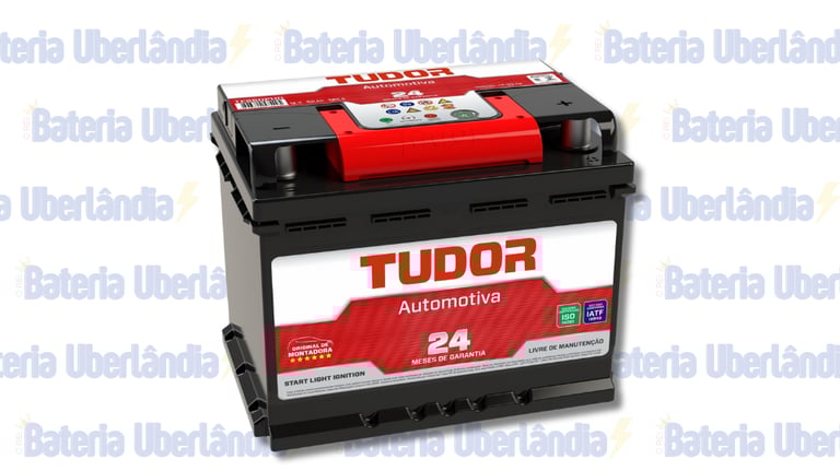 Bateria Tudor vermelha e branca com garantia de 24 meses, sobre fundo "Bateria Uberlândia".