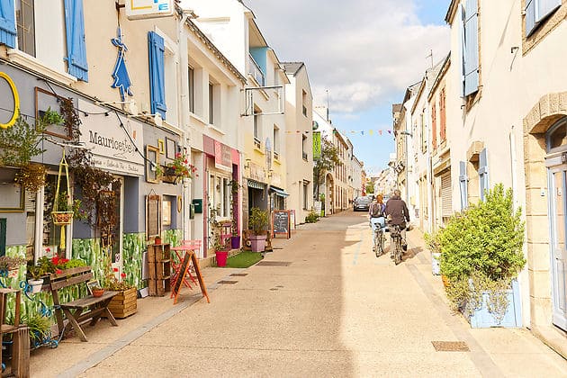 Découvrir la vie à Étel : port de plaisance et immobilier face à la Ria