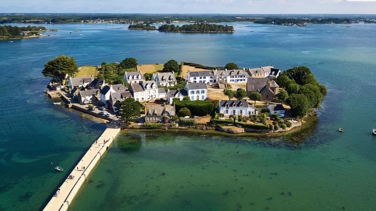 Vivre à Belz : le patrimoine exceptionnel de Saint-Cado et son marché immobilier local