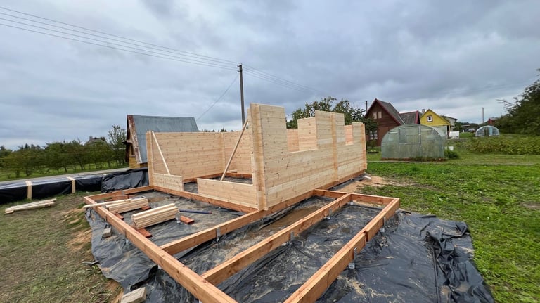 Paruoštas sraigtinių polių pamatas
