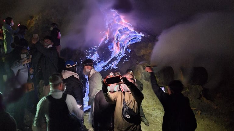 Blue Fire Kawah Gunung Ijen