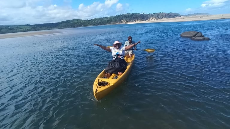 Canoe ferry across the Mtentu River