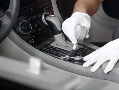 Pelėsio naikinimas iš automobilio salono