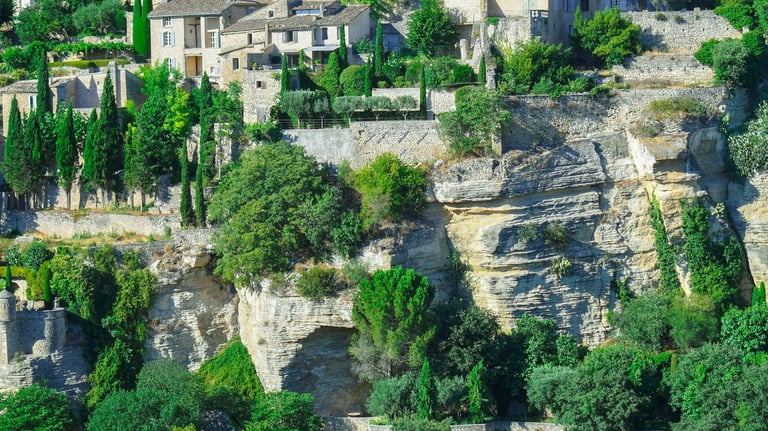 Gordes hilltop village in Provence – scenic tour with private driver